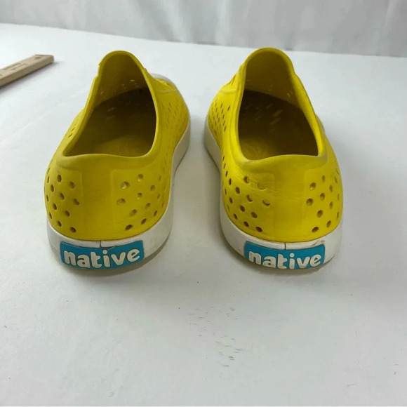 Native Jefferson Child Yellow Slip On Water Shoes J5 5 Junior - Picture 2 of 7